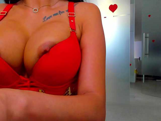 queenrafaelle live webcam show