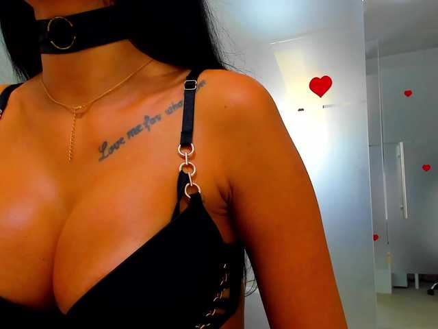 queenrafaelle live cam on BongaCams