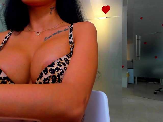 queenrafaelle live cam on BongaCams