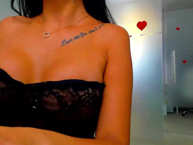 queenrafaelle live cam on BongaCams