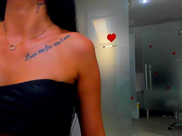 queenrafaelle live webcam show