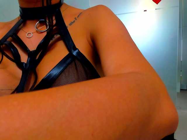 queenrafaelle live cam on BongaCams