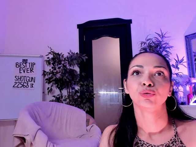 Cheerish live cam on BongaCams