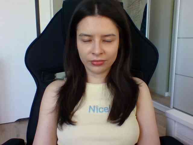 LariceHoney webcam