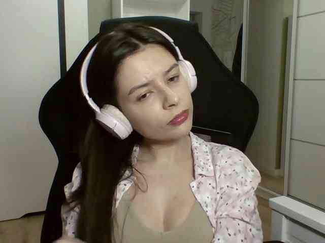 LariceHoney webcam