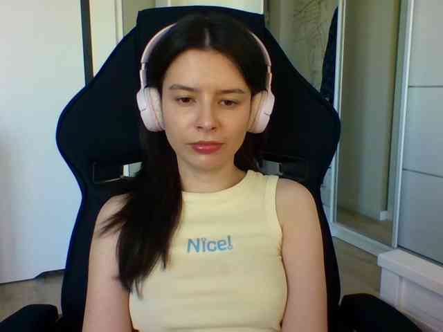 LariceHoney webcam