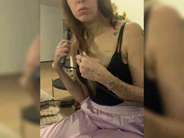 Hornyamy026x webcam