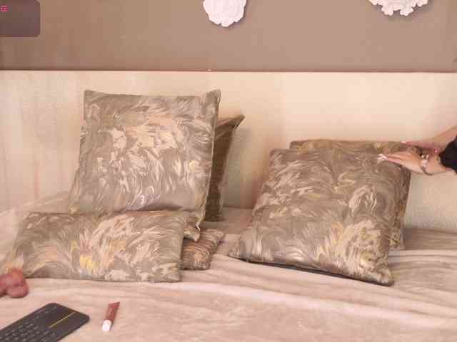 irisreid Live Webcam on BongaCams