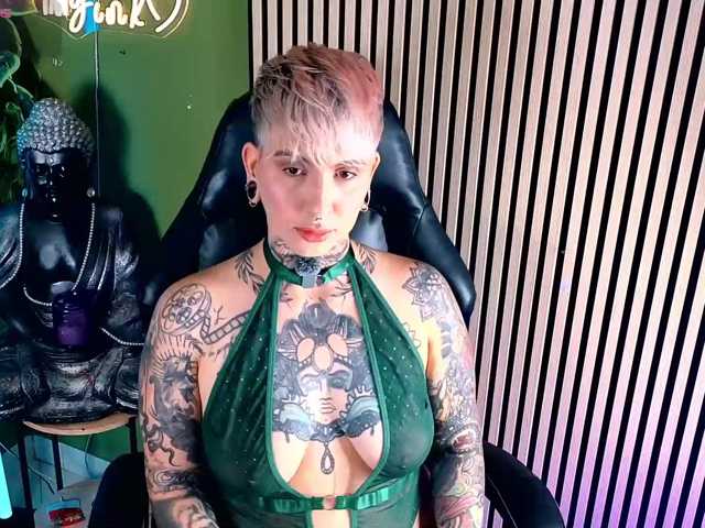 le modèle Amy-ink6969 est en webcam porno dans un show sur le site bongacams, il possède les tags suivants: Latino/Hispanic,Blonde,Trimmed