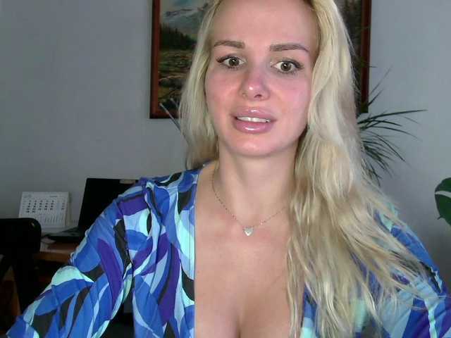 CorneliaSweet live cam on BongaCams