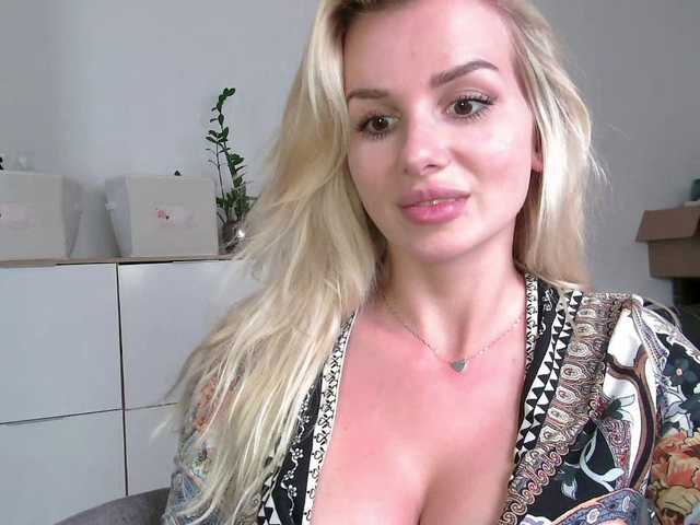 CorneliaSweet live cam on BongaCams