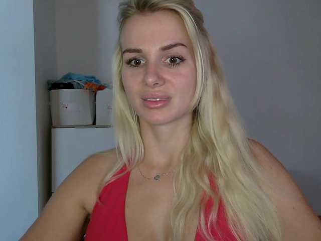 CorneliaSweet live cam on BongaCams