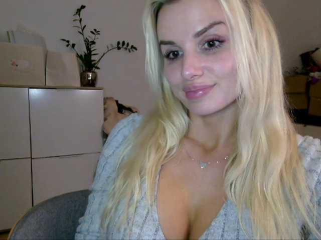CorneliaSweet live cam on BongaCams