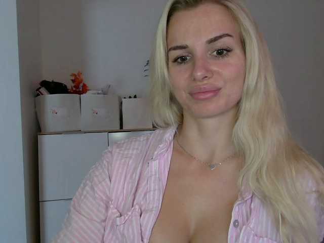 CorneliaSweet live cam on BongaCams