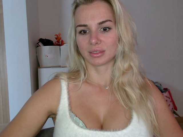CorneliaSweet live cam on BongaCams