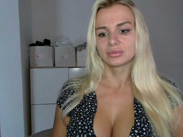 CorneliaSweet live cam on BongaCams