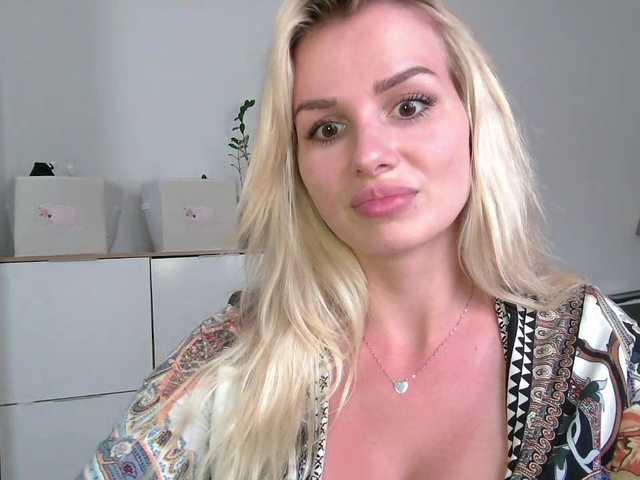 CorneliaSweet live webcam show