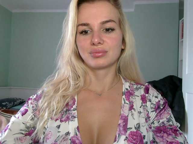 CorneliaSweet live cam on BongaCams