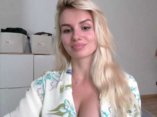 CorneliaSweet live cam on BongaCams