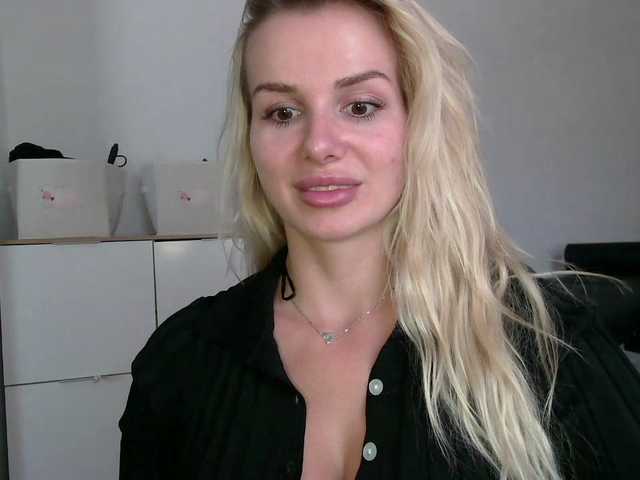 CorneliaSweet live cam on BongaCams