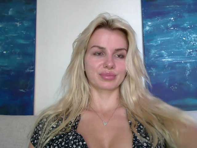 CorneliaSweet live cam on BongaCams