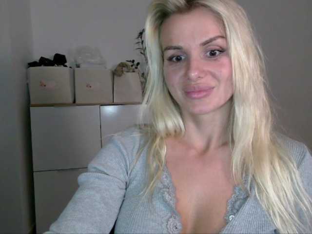 CorneliaSweet live cam preview