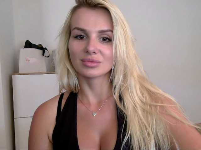 CorneliaSweet live cam on BongaCams