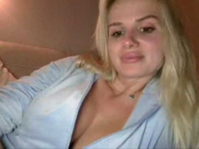 CorneliaSweet live cam on BongaCams