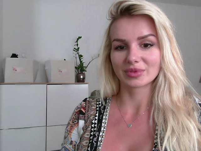 CorneliaSweet live webcam show
