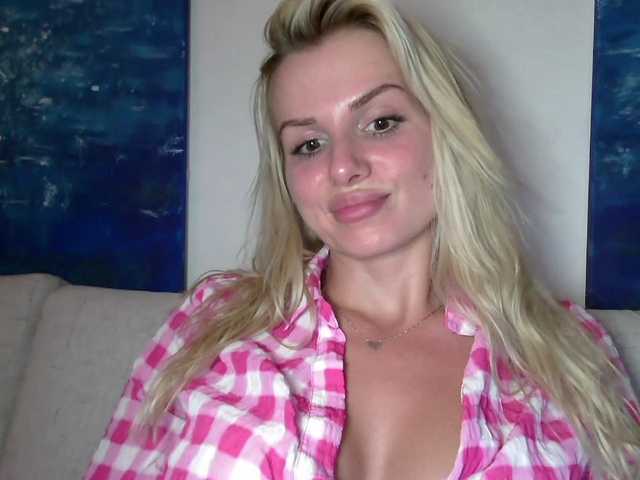 CorneliaSweet live cam on BongaCams