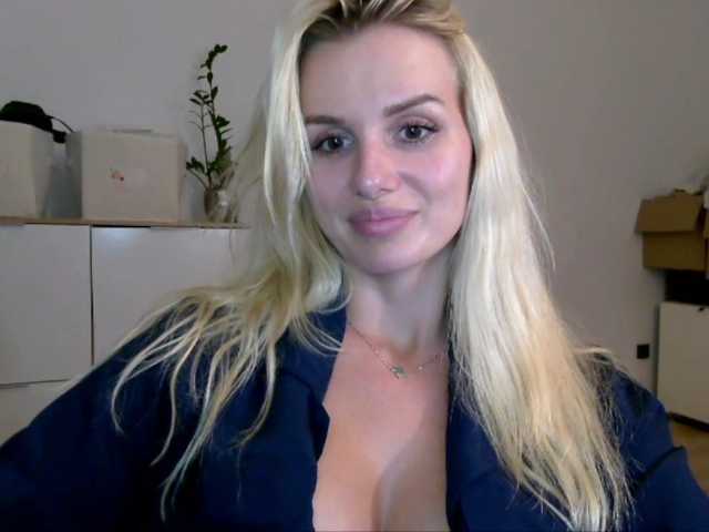 CorneliaSweet live cam on BongaCams