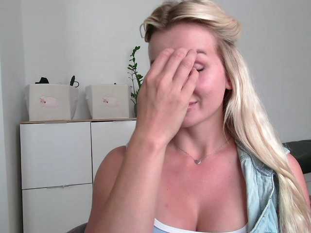 CorneliaSweet live webcam show