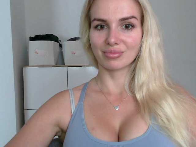 CorneliaSweet live cam on BongaCams