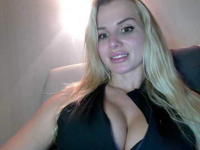 CorneliaSweet live cam on BongaCams