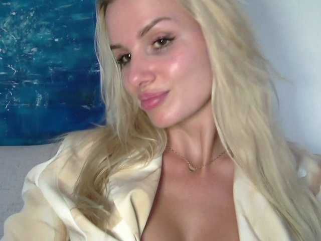 CorneliaSweet live cam on BongaCams