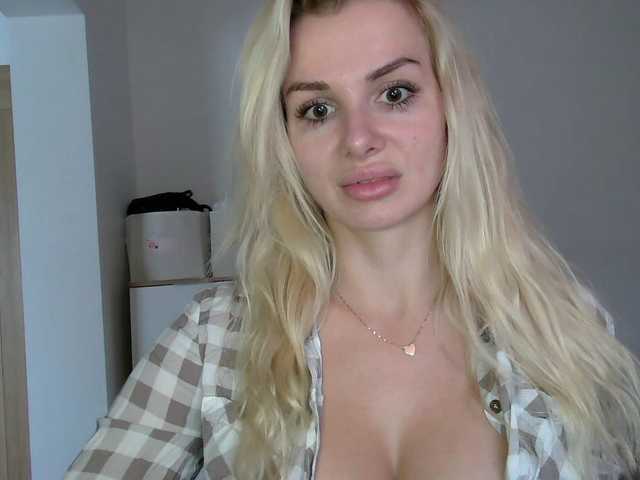 CorneliaSweet live cam on BongaCams