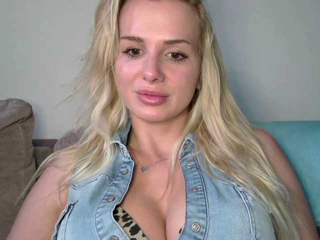 CorneliaSweet's BongaCams show and profile