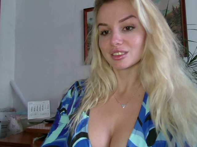 CorneliaSweet live cam on BongaCams