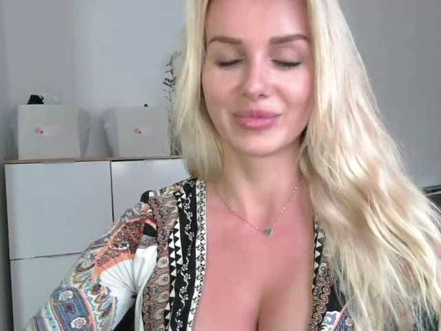 CorneliaSweet live cam on BongaCams