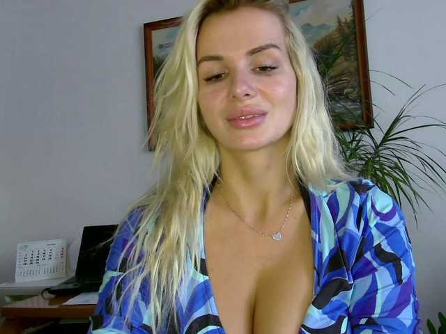 CorneliaSweet live cam on BongaCams
