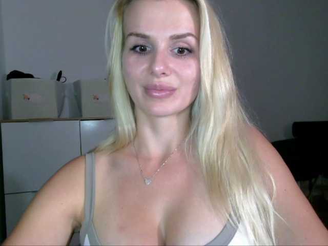 CorneliaSweet live webcam show