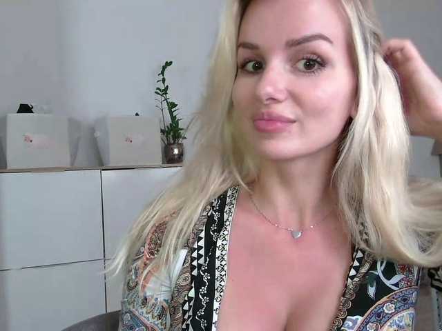 CorneliaSweet live webcam show