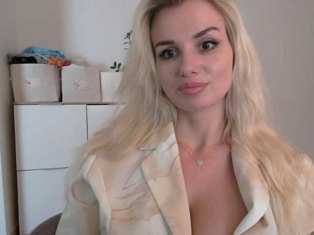 CorneliaSweet live cam on BongaCams