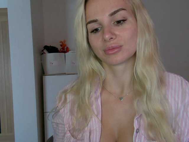 CorneliaSweet live cam on BongaCams