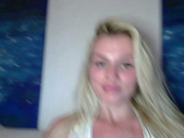 CorneliaSweet live cam on BongaCams