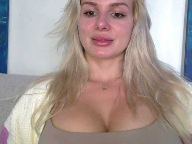 CorneliaSweet live cam on BongaCams