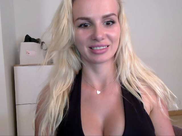 CorneliaSweet live cam on BongaCams