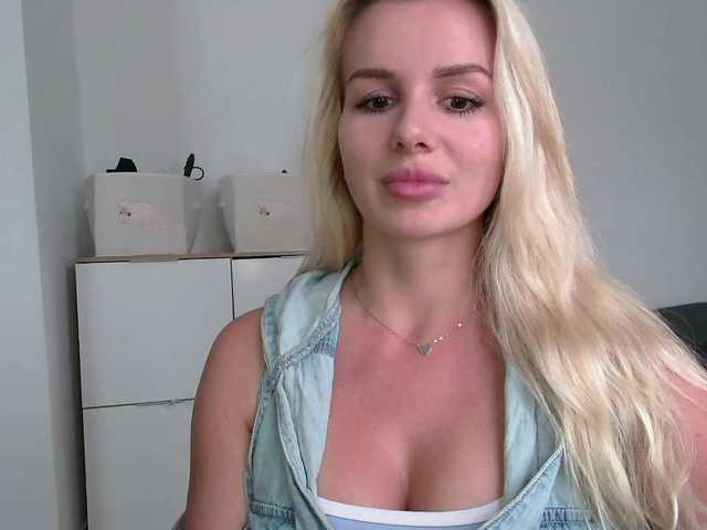 CorneliaSweet live webcam show