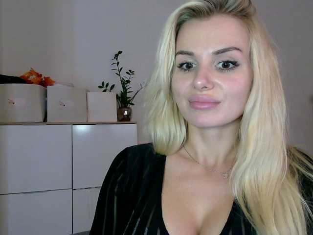 CorneliaSweet live cam on BongaCams