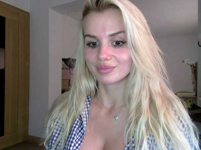 CorneliaSweet live cam on BongaCams